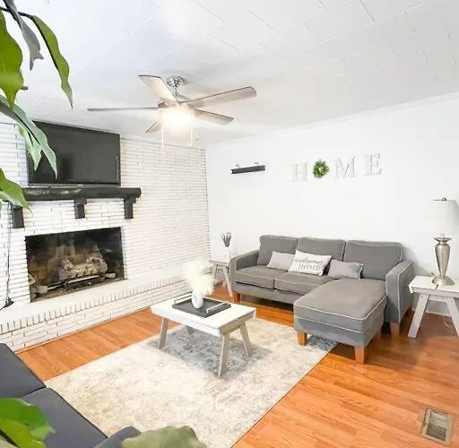 Hidden Gem W1 King Bed &2 Queens *